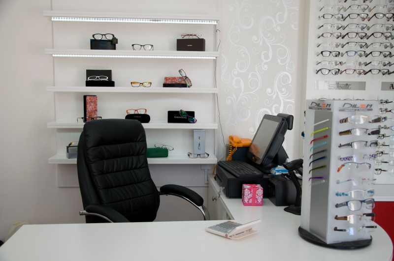 opticien-PUGET THENIERS-min_spectacle-office-furniture-room-interior-design-design-809392-pxhere.com